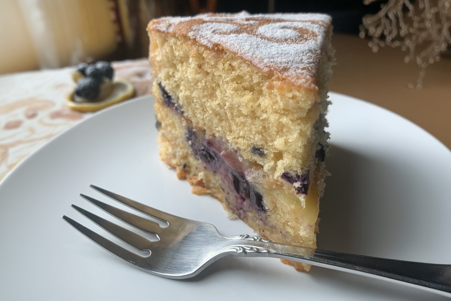 You are currently viewing Royal Lemon Blueberry Victoria Sandwich Cake